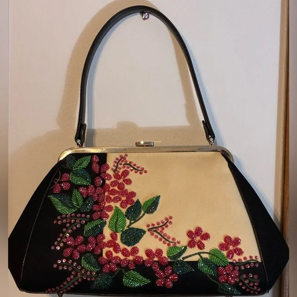 Isabella Fiore Handbag / Embellish - Picture 14 of 16